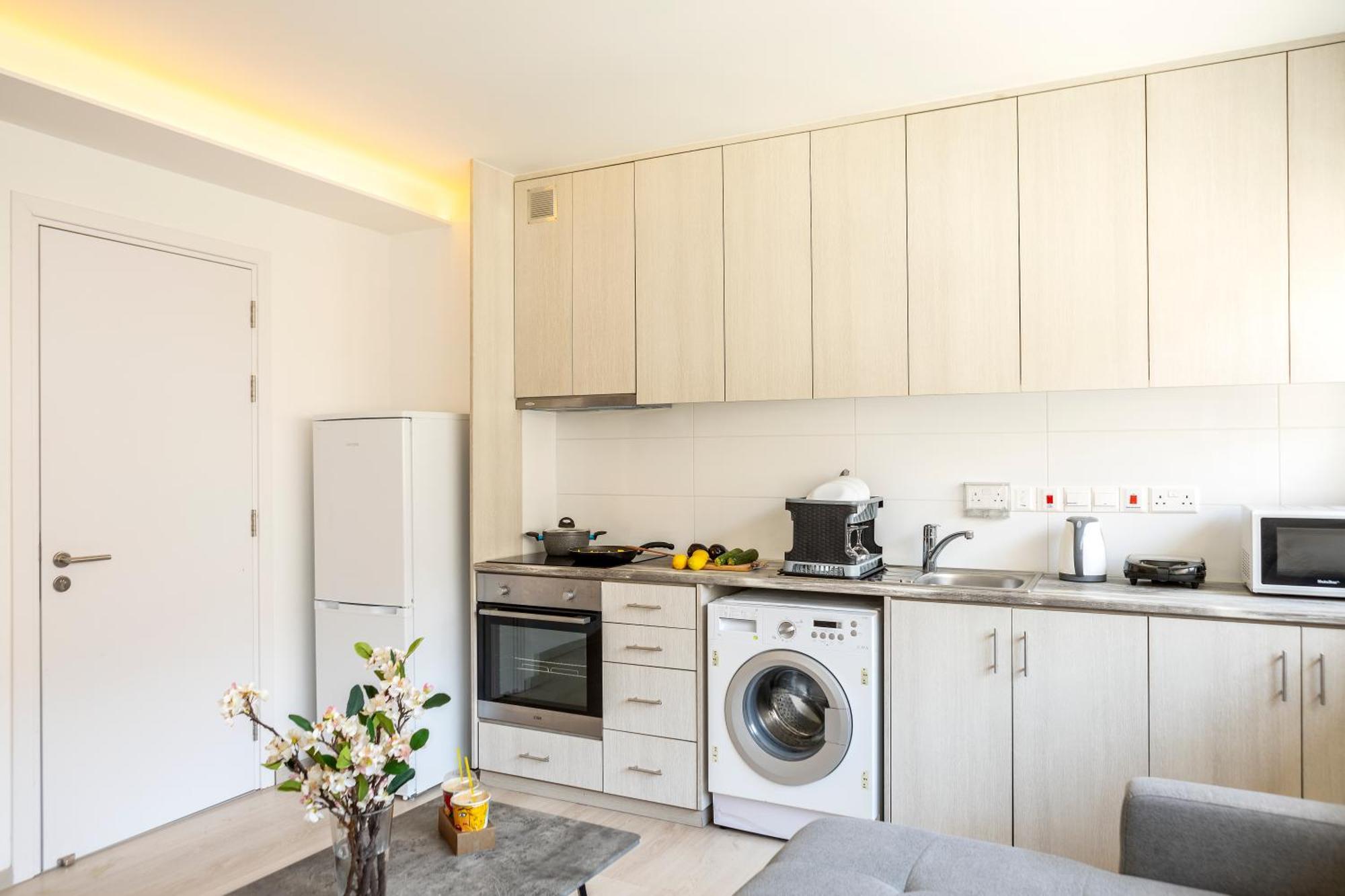 C-Premium Apts 100M From Beach And City Centre Larnaca Exterior photo